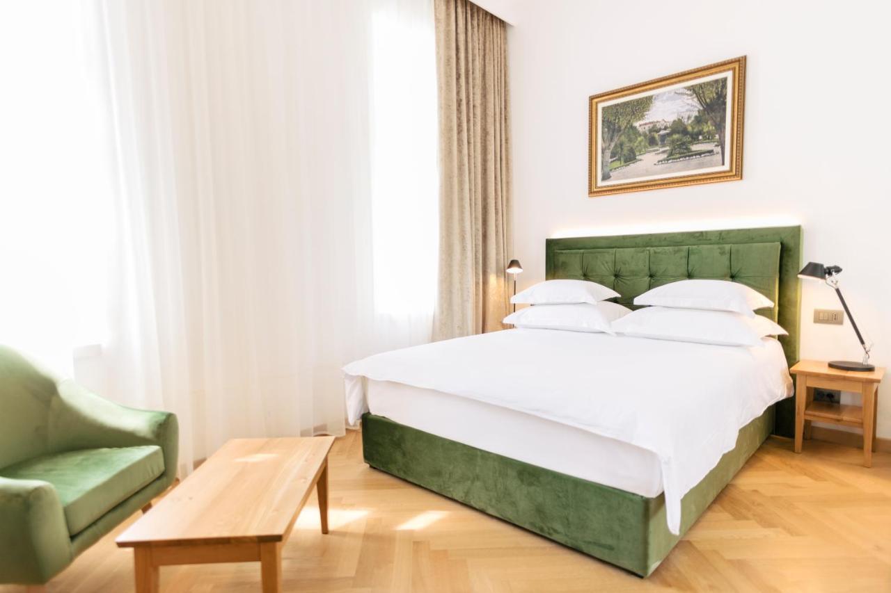 Hotel Miramare Crikvenica Eksteriør billede A bedroom