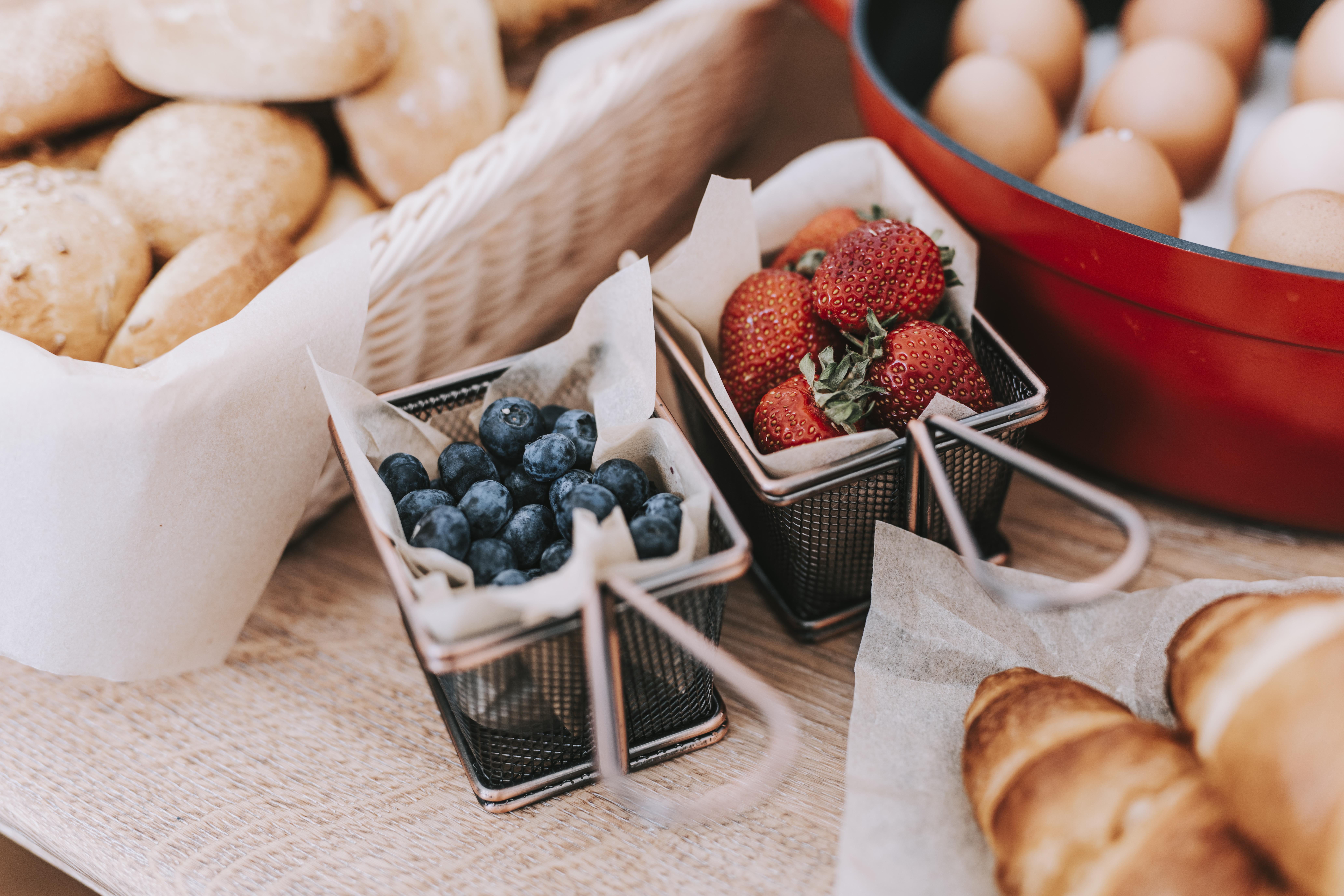Hotel Miramare Crikvenica Eksteriør billede Strawberries and blueberries in wire baskets