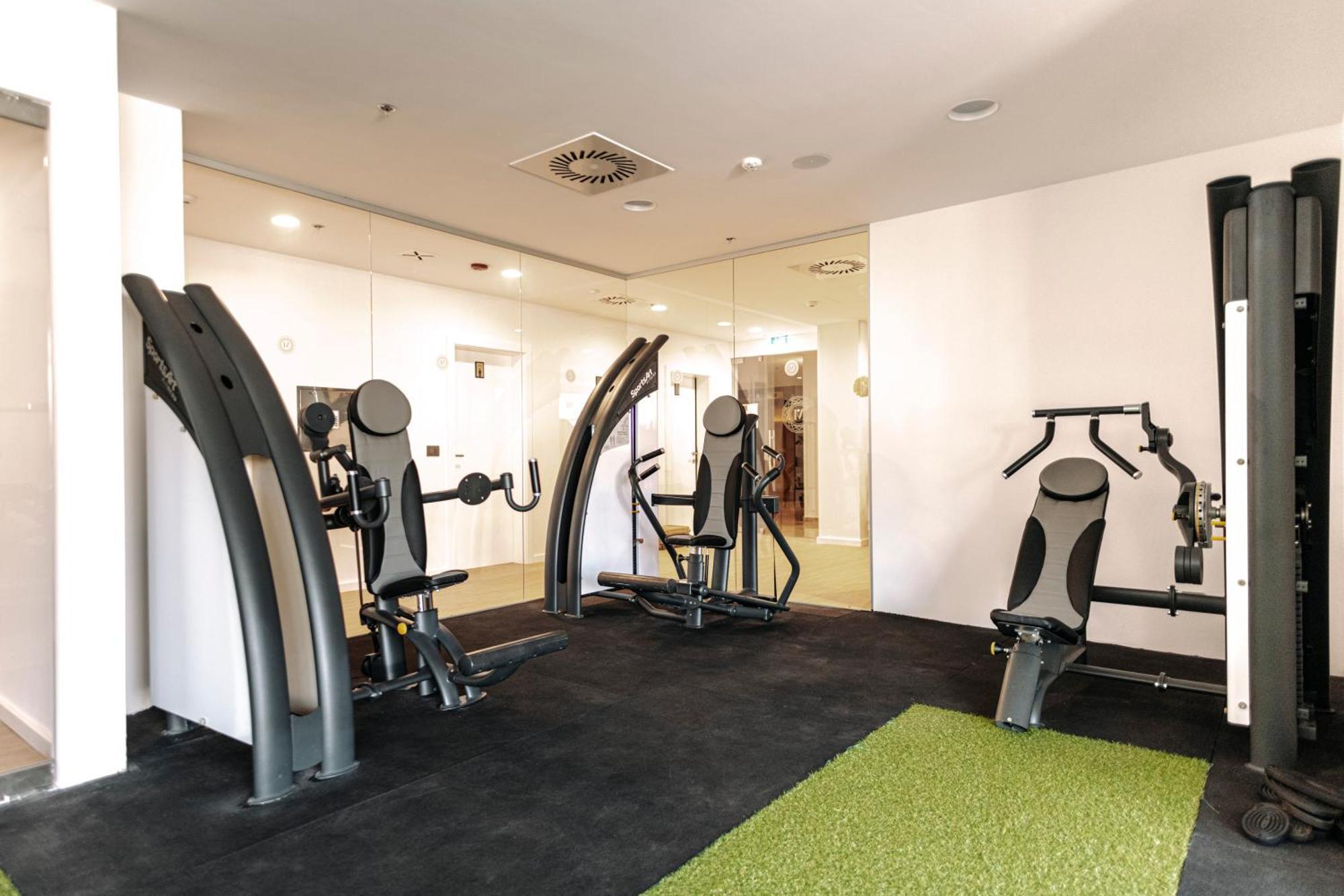 Hotel Miramare Crikvenica Eksteriør billede The gym at the hotel