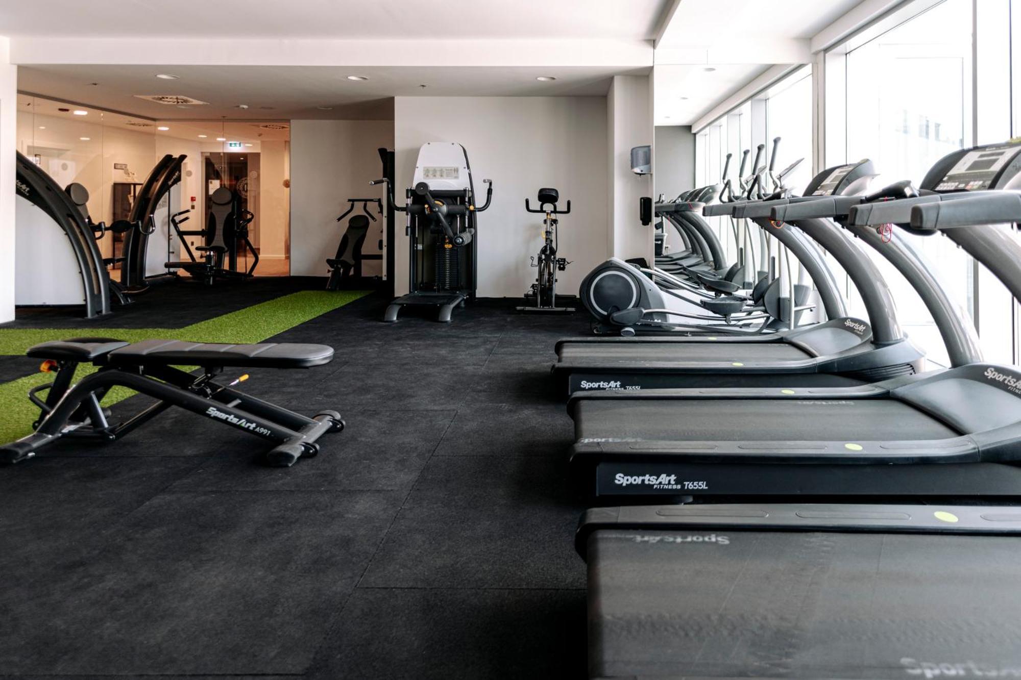 Hotel Miramare Crikvenica Eksteriør billede The gym at the 1000 Museum